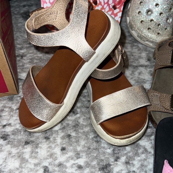 Lot [7 pair] of toddler girl shoes sizes 8-9 🌸 - Picture 4 of 8